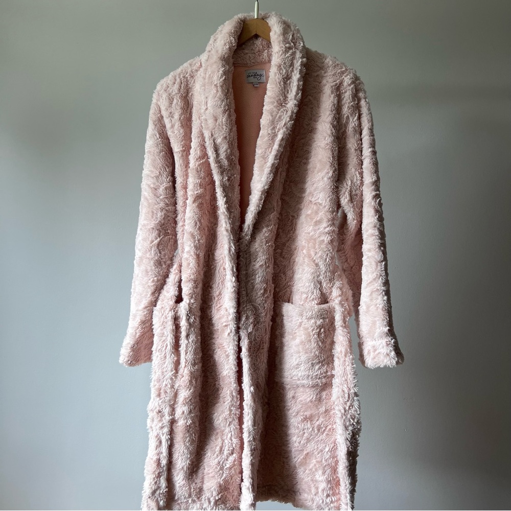 Soft Pink Robe - Picture 4 of 7